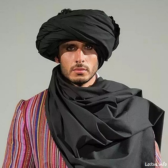 مرد افغانی با لباس محلی