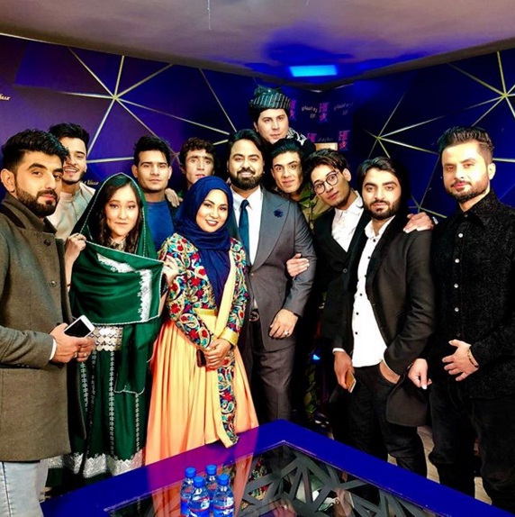 قیس الفت با آواز خوان های جشنواره 14 ستاره افغان