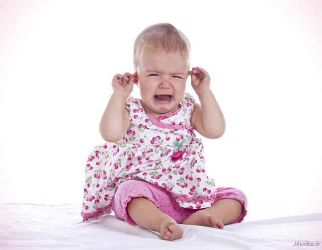  به هنگام گریه کودک چه باید کرد؟
